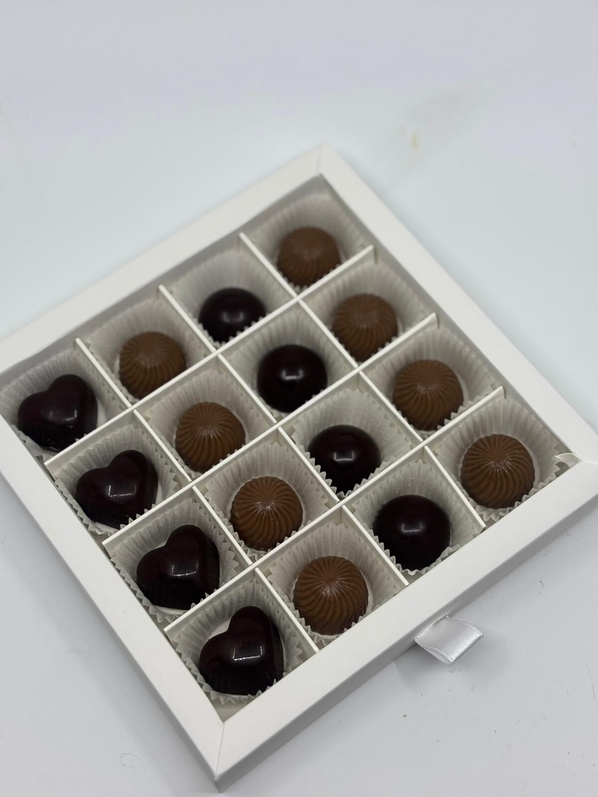 Karışık Dolgulu Belçika Çikolata Kutusu – (16'lı)